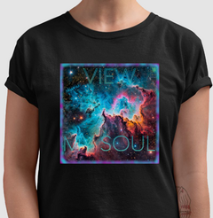 Camiseta feminina estampa Nebulosa na internet