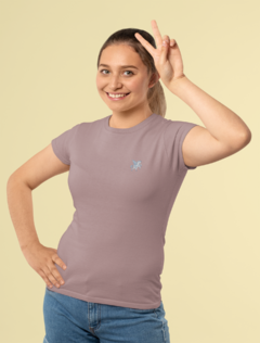 Camiseta feminina Logotipo prata na internet