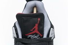 AIR JORDAN 4 "BRED" na internet