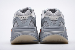 YEEZY 700 "INERTIA" na internet