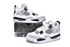 AIR JORDAN 4 "MILITARY BLACK" na internet