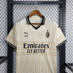 Imagem do Camiseta AC Milan x Pleasures 23/24 Versão Torcedor