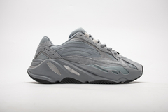 YEEZY 700 "HOSPITAL BLUE" na internet