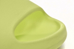 YEEZY SLIDE "GLOW GREEN" - loja online