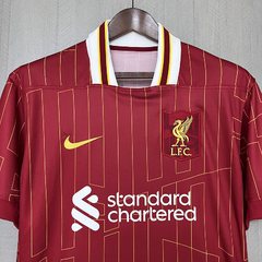 Camiseta Liverpool Home 24/25 Versão Torcedor - Urso Importador