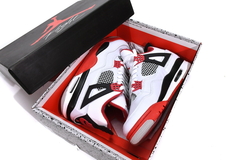 AIR JORDAN 4 "FIRE RED" na internet