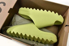 YEEZY SLIDE "GLOW GREEN" - Urso Importador