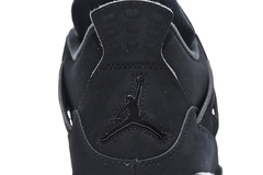 AIR JORDAN 4 "BLACK CAT" na internet