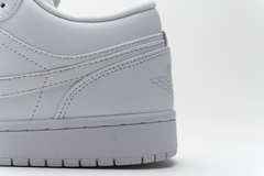 AIR JORDAN 1 LOW "PURE PLATINUM" na internet