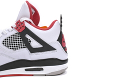 AIR JORDAN 4 "FIRE RED" na internet