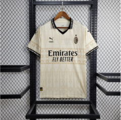 Camiseta AC Milan x Pleasures 23/24 Versão Torcedor na internet