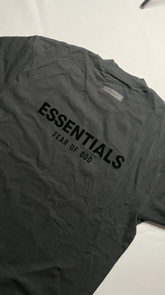 CAMISETA ESSENTIALS FEAR OF GOD na internet