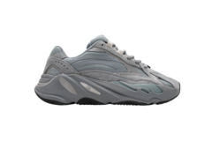 YEEZY 700 "HOSPITAL BLUE" - comprar online