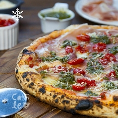 Pizza Gaudi com Presunto Cru Espanhol e Pesto de Manjericão - comprar online
