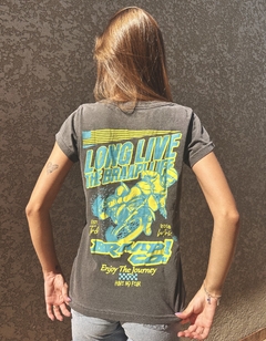 Baby Look Braap! Have no Fear - Estonada - Cinza/Azul/Amarelo