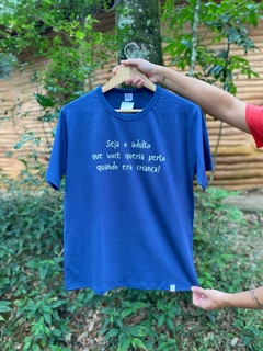 Camiseta Ayni - Seja o Adulto que você queria ter perto na internet