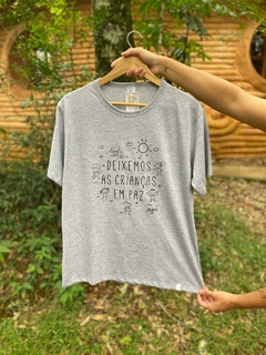 Camiseta Ayni - Deixemos as crianças em paz - comprar online