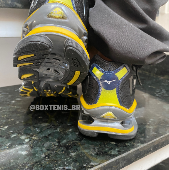 Mizuno pro 4 preto hotsell e amarelo