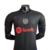 Imagem da nova camisa reserva do Barcelona 24/25, versão jogador, destacando o design moderno e o escudo do clube.