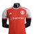 Imagem da nova camisa titular do Internacional 2024/25, com design vermelho e escudo bordado, confeccionada pela Adidas.