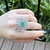 Conjunto anel e brinco com pedra fusion verde esmeralda contorno cravejado em zircônia, banho ouro - comprar online