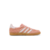 Tenis Adidas Gazelle Indoor na cor rosa clay, com detalhes em branco e sola de borracha.