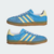 Tênis ADIDAS GAZELLE INDOOR na cor azul com detalhes em amarelo e sola translúcida.