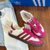 Tênis Adidas Samba X CDG na cor rosa e branca, com detalhes em vermelho e estampa de corações.