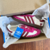 Tênis Adidas Samba X CDG na cor rosa e branca, com detalhes em vermelho e estampa de corações.