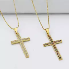 Colar Cruz Cravejado Zircônias Branco Folheado a Ouro 18K - comprar online