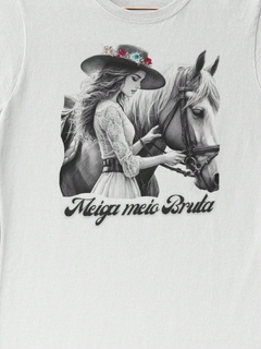 Camiseta Meiga Meio Bruta Tshirt CownGirl Peoa Blusa Texas Camisa Cavalo Flores Peoa Cavalo Égua Floral Country Horses Tshirt Babylook Rodeio - comprar online