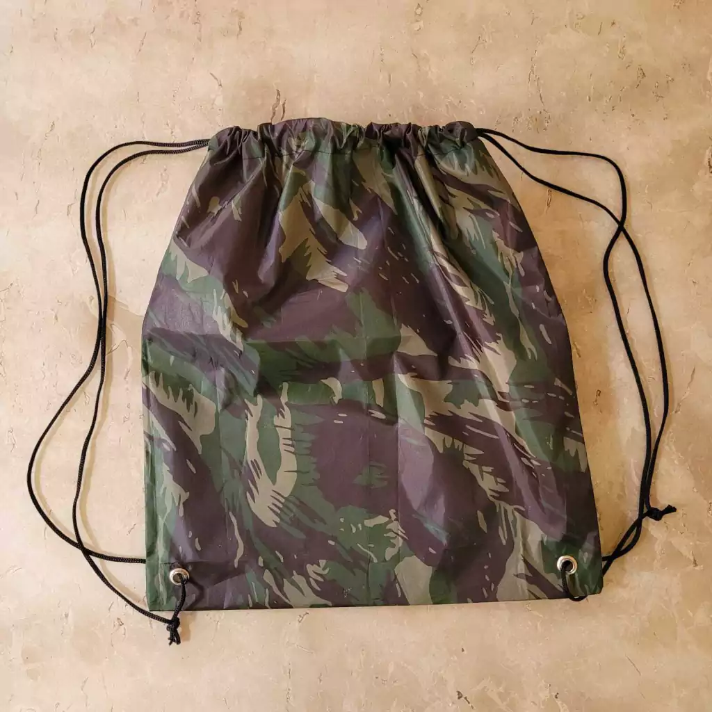 10 Mochila de Nylon Estampa Camuflada