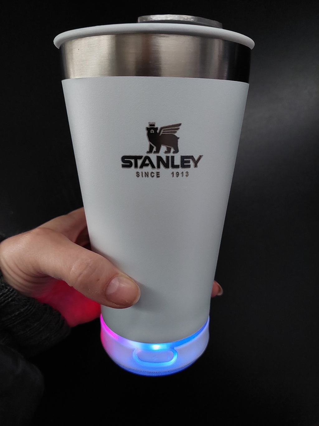 Vaso Térmico simil STANLEY con parlante en su base.