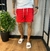 Shorts de linho vermelho.