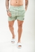 Shorts de linho verde claro.