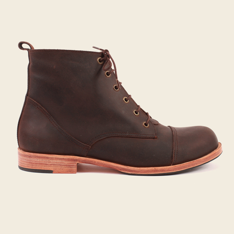 Botas de cuero engrasado confeccionadas a mano