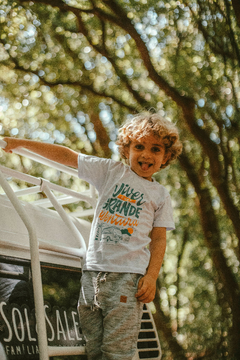 Camiseta Infantil Viver é uma grande aventura - comprar online