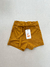 Shorts infantis meninas de algodão pima na cor mostarda, cós de elástico com cinto para ajuste.