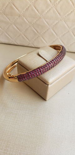 Bracelete cravejado com pedras pink