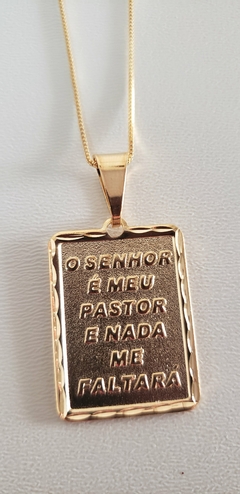 Corrente com pingente Salmos 23:1 ("O Senhor é meu pastor e nada me faltará")