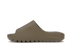 Yeezy Slide Earth Brown na internet