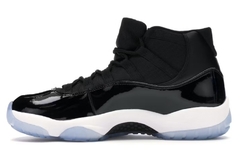 Air Jordan 11 Space Jam na internet