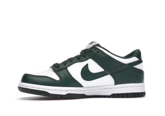 Nike Dunk Low “ Michigan State“ na internet