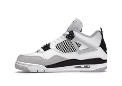 Air Jordan 4 Retro Military Black na internet