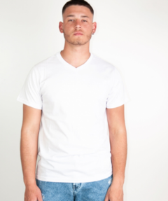 Man Remera Cuello V Classic Blanca 616ACB