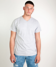 Man Remera Cuello V Classic Gris melange 616CG