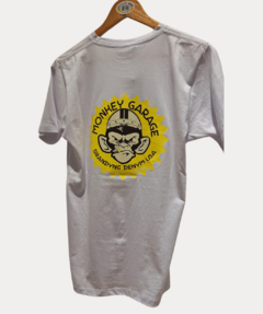 Man Remera Monkey Blanca 620B - comprar online