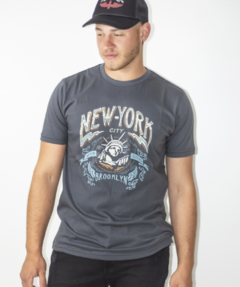 Man Remera New York Gris topo 619-1GT - comprar online