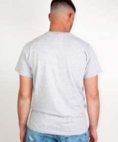 Man Remera Cuello V Classic gris melange 616AFG - comprar online