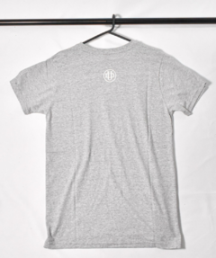 Man Remera Cuello V Classic Gris melange 616AEG - comprar online